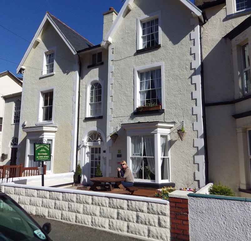 Anglesey House Acomodação com café da manhã Llandudno Exterior foto